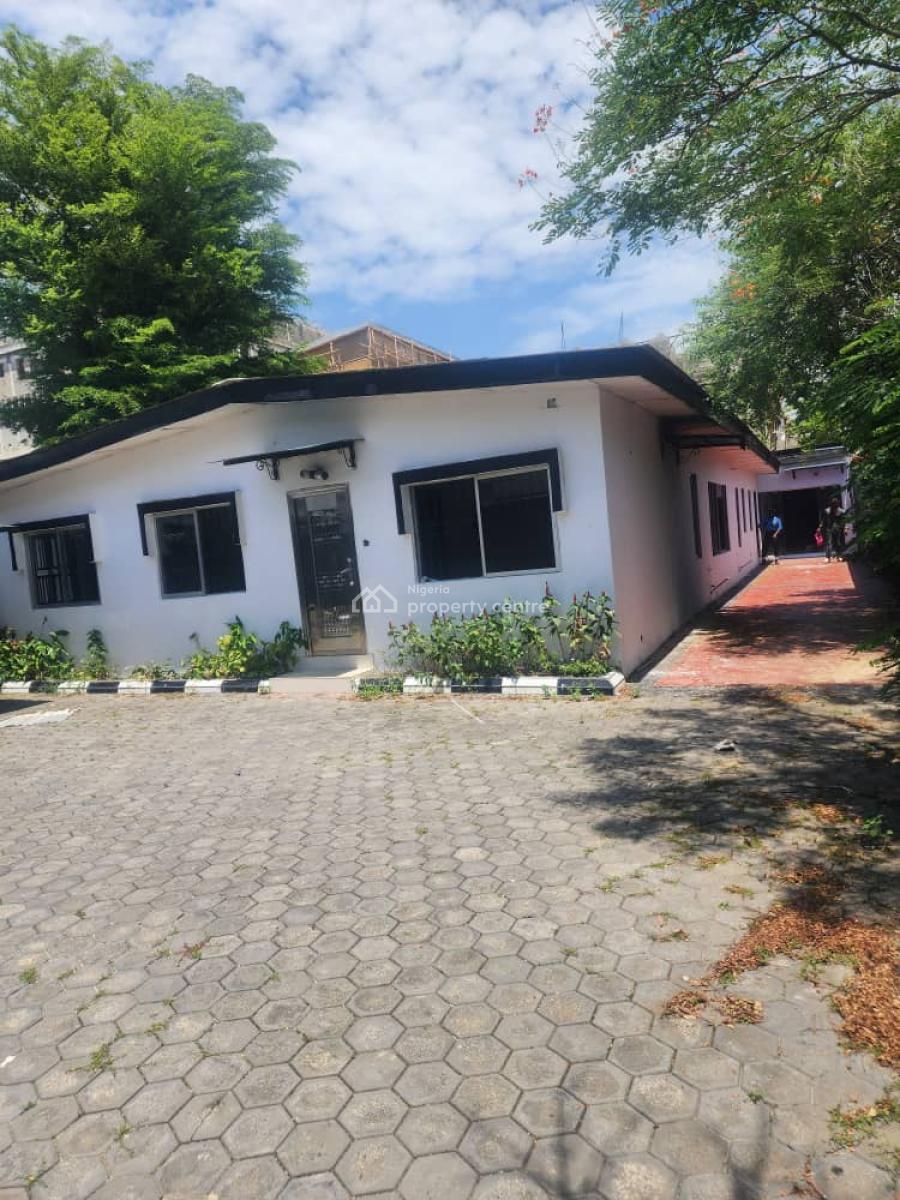 3 Bedroom Bungalow, Oduduwa Crescent, Ikeja Gra, Ikeja, Lagos, Office Space for Rent