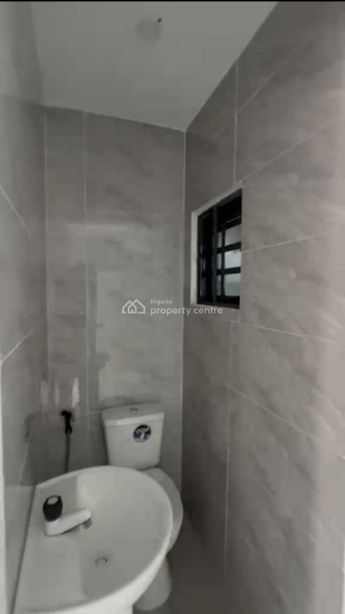 Lovely 2 Bedroom Flat, Ijesha, Surulere, Lagos, Flat / Apartment for Rent