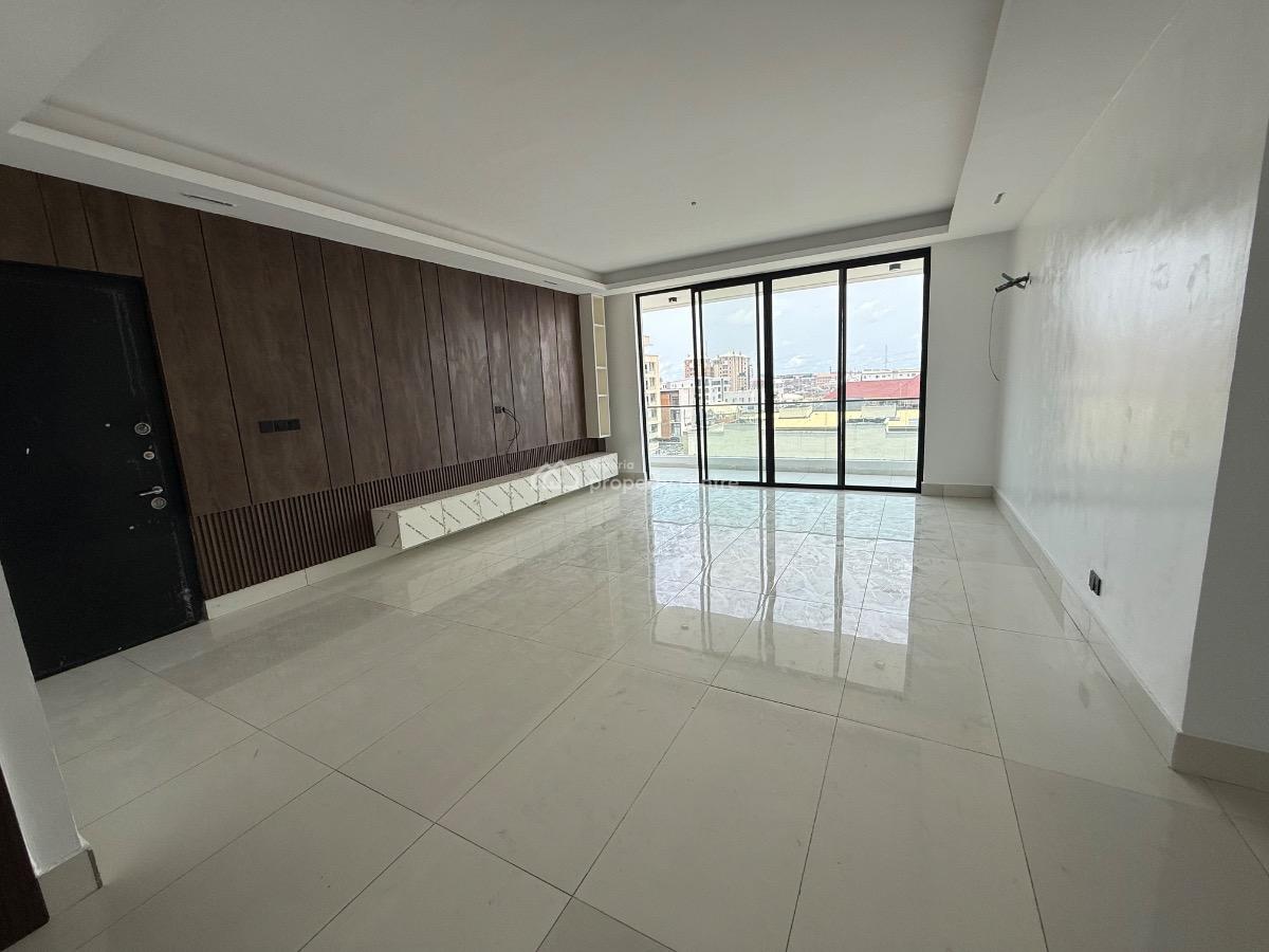 2 Bedroom Flat with Swimming Pool/gym/longe for Distress, Ikate By Lekki Phase 1, Ikate Elegushi, Lekki, Lagos, Block of Flats for Sale