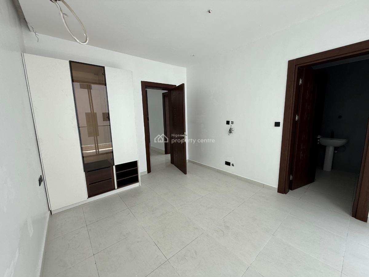 2 Bedroom Flat with Swimming Pool/gym/longe for Distress, Ikate By Lekki Phase 1, Ikate Elegushi, Lekki, Lagos, Block of Flats for Sale