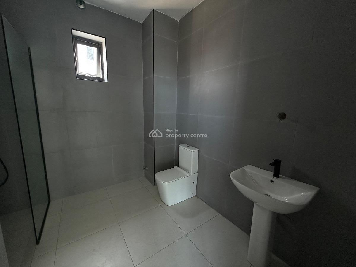 2 Bedroom Flat with Swimming Pool/gym/longe for Distress, Ikate By Lekki Phase 1, Ikate Elegushi, Lekki, Lagos, Block of Flats for Sale