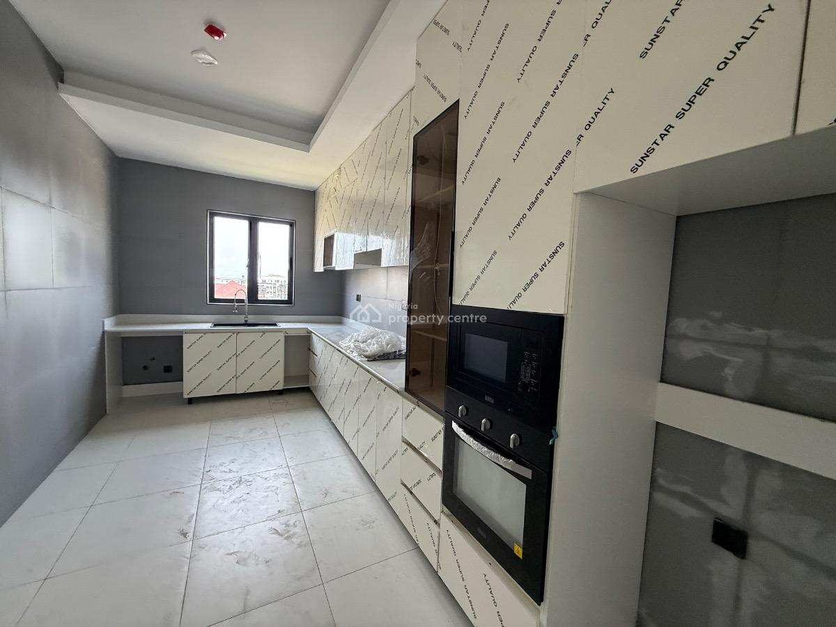 2 Bedroom Flat with Swimming Pool/gym/longe for Distress, Ikate By Lekki Phase 1, Ikate Elegushi, Lekki, Lagos, Block of Flats for Sale