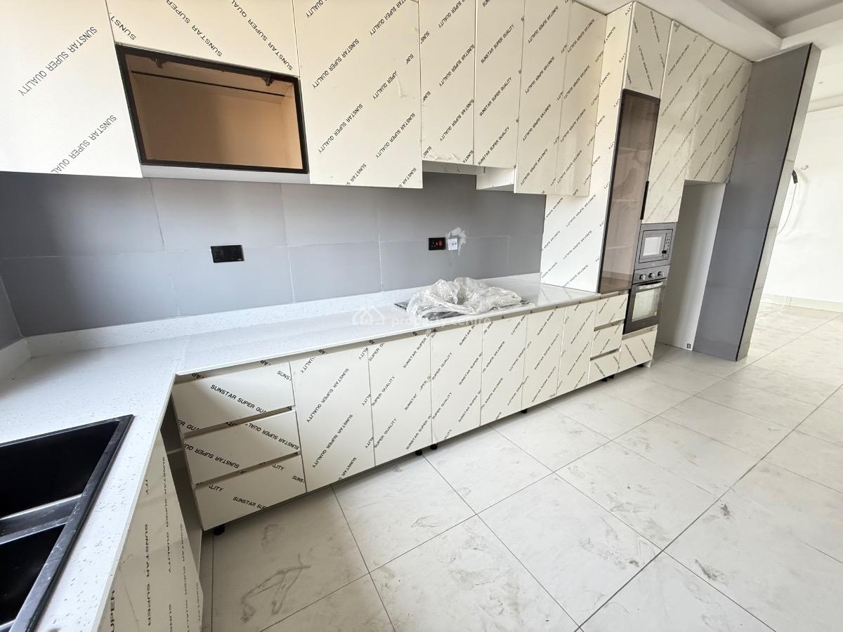 2 Bedroom Flat with Swimming Pool/gym/longe for Distress, Ikate By Lekki Phase 1, Ikate Elegushi, Lekki, Lagos, Block of Flats for Sale