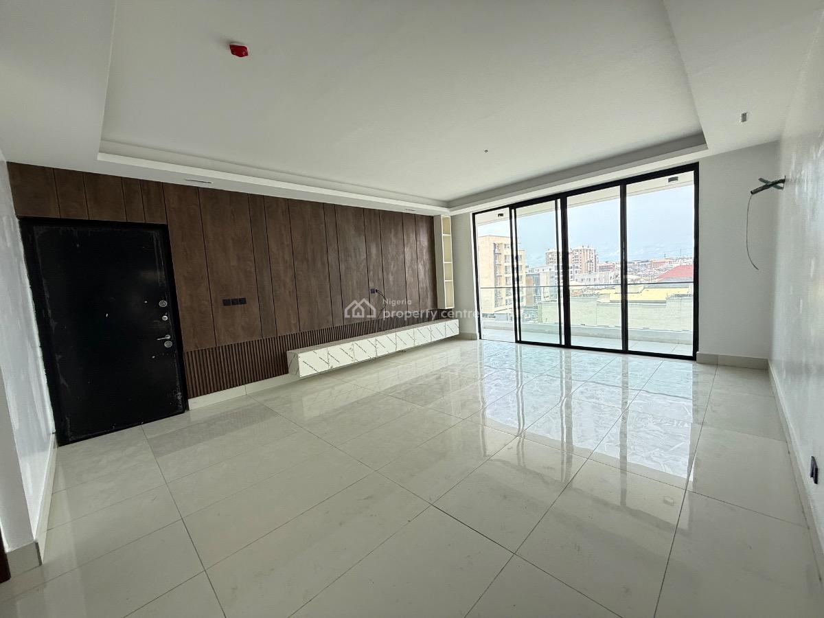 2 Bedroom Flat with Swimming Pool/gym/longe for Distress, Ikate By Lekki Phase 1, Ikate Elegushi, Lekki, Lagos, Block of Flats for Sale