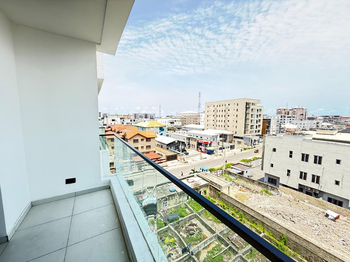 2 Bedroom Flat with Swimming Pool/gym/longe for Distress, Ikate By Lekki Phase 1, Ikate Elegushi, Lekki, Lagos, Block of Flats for Sale