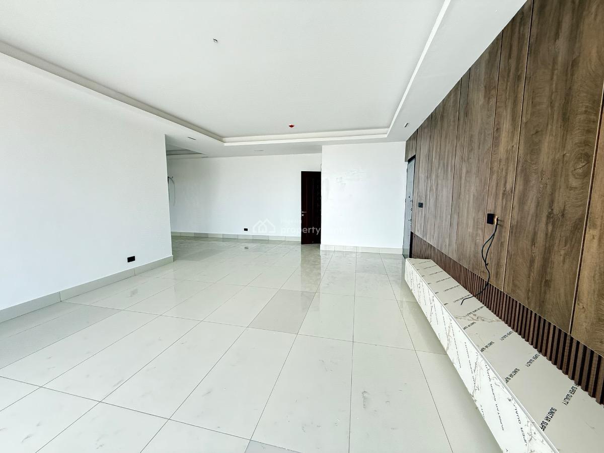 2 Bedroom Flat with Swimming Pool/gym/longe for Distress, Ikate By Lekki Phase 1, Ikate Elegushi, Lekki, Lagos, Block of Flats for Sale