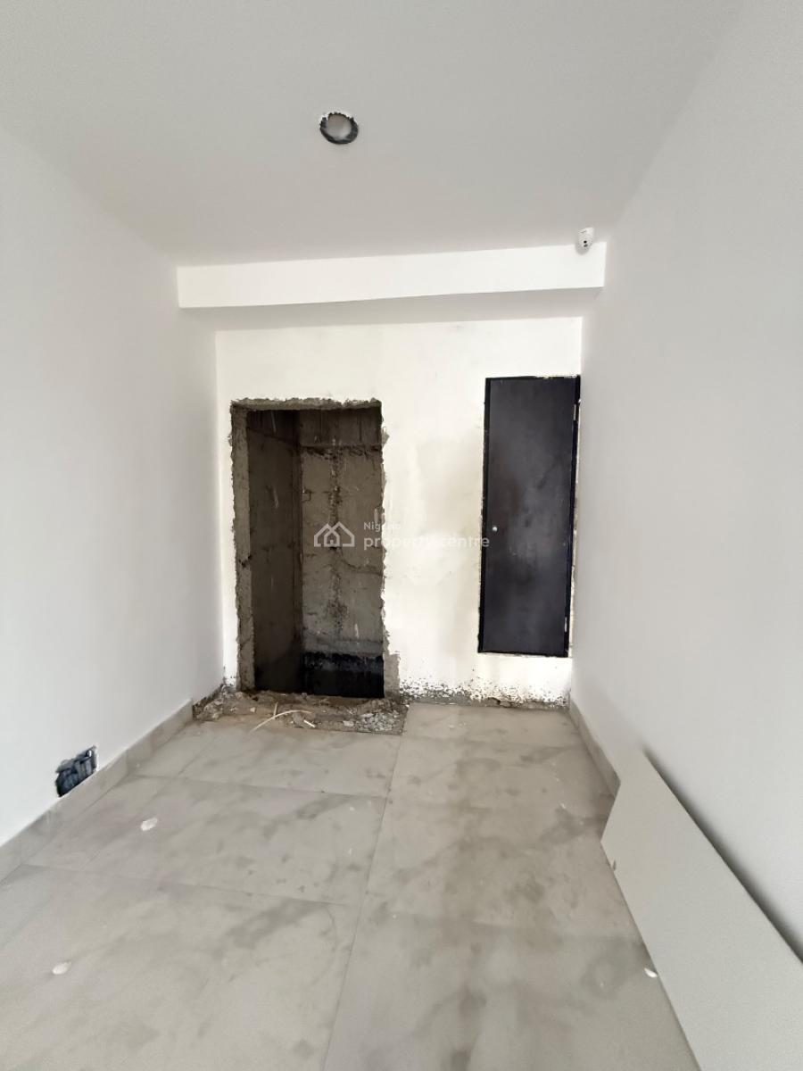 2 Bedroom Flat with Swimming Pool/gym/longe for Distress, Ikate By Lekki Phase 1, Ikate Elegushi, Lekki, Lagos, Block of Flats for Sale