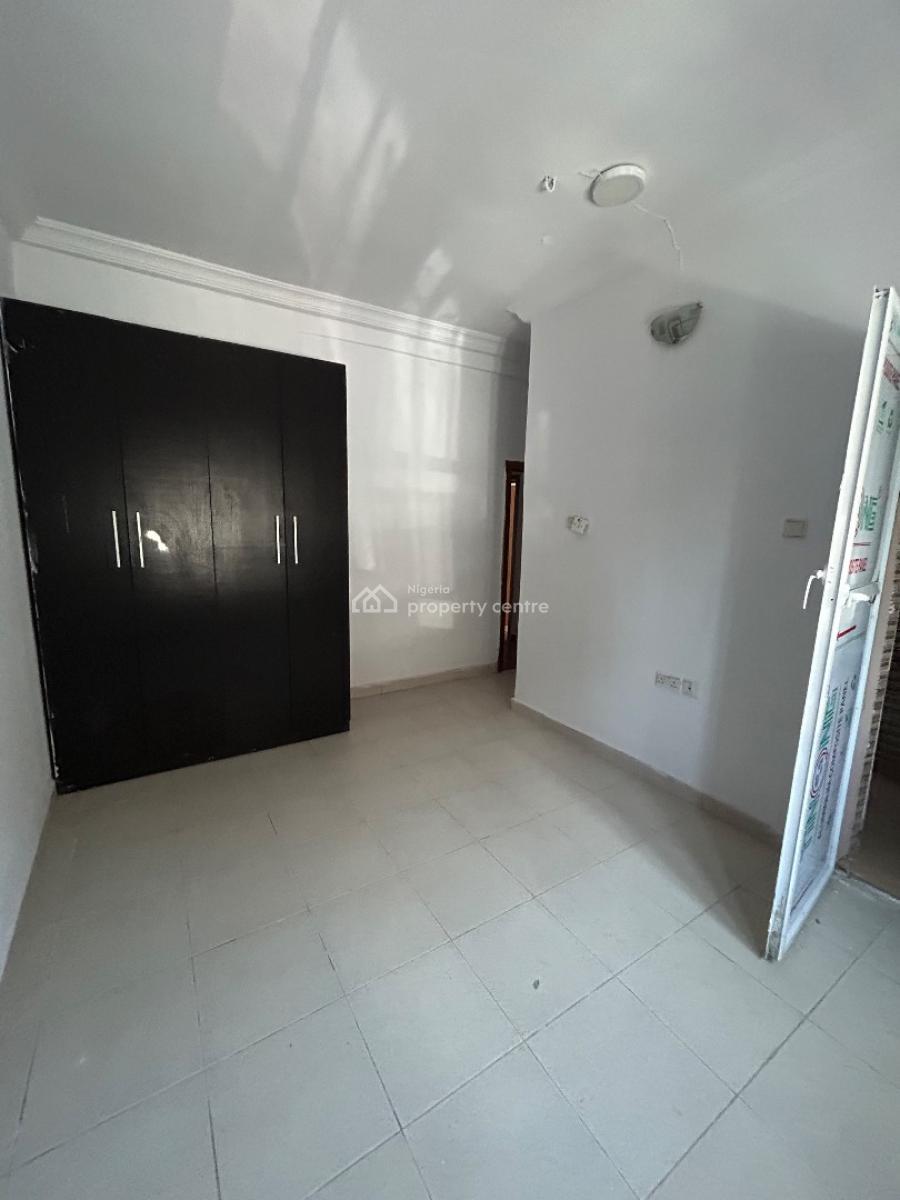Well Maintained and Spacious 3 Bedroom Apartment, New Road, Lekki, Lagos, Flat / Apartment for Rent