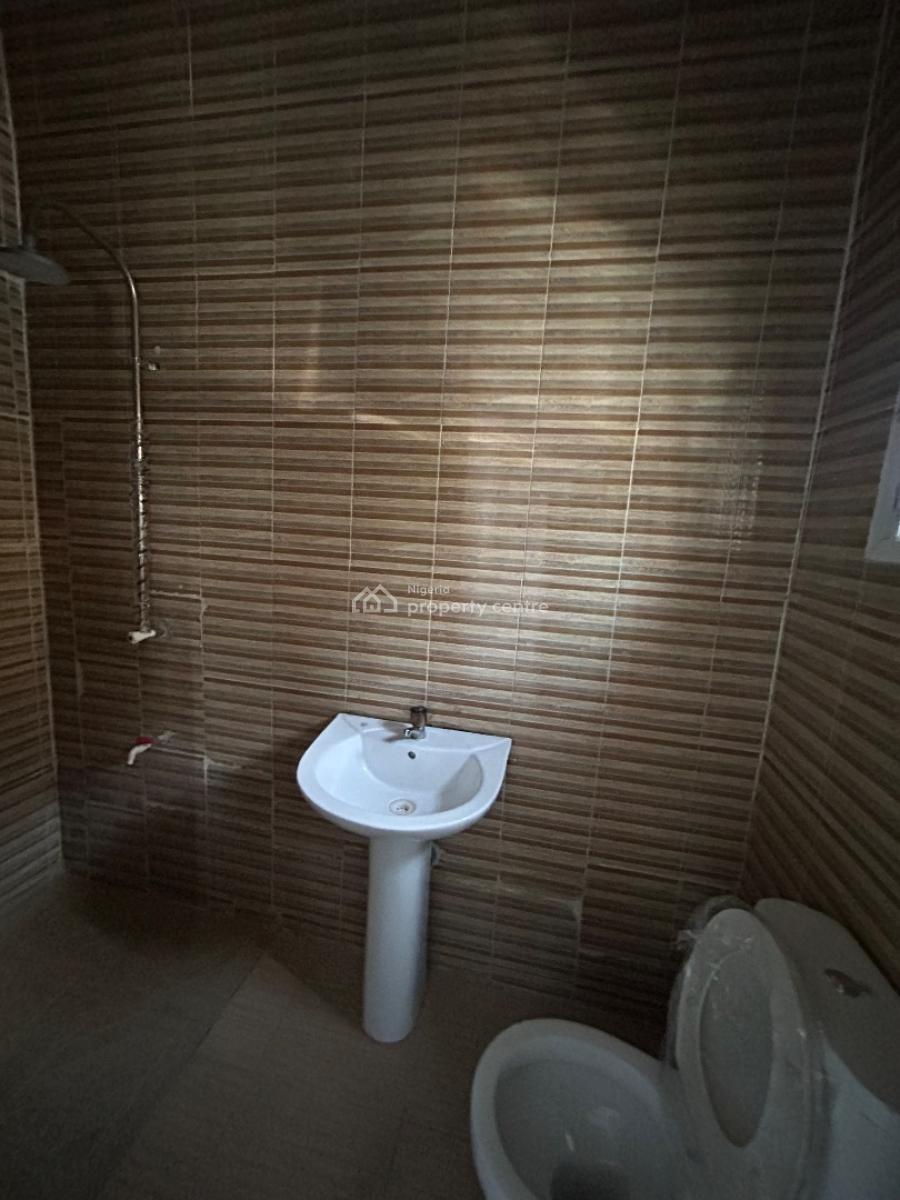 Well Maintained and Spacious 3 Bedroom Apartment, New Road, Lekki, Lagos, Flat / Apartment for Rent