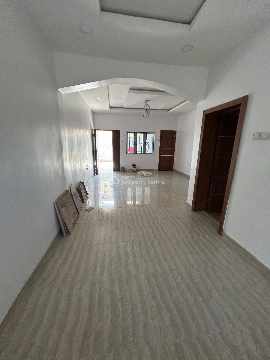 Well Maintained and Spacious 3 Bedroom Apartment, New Road, Lekki, Lagos, Flat / Apartment for Rent