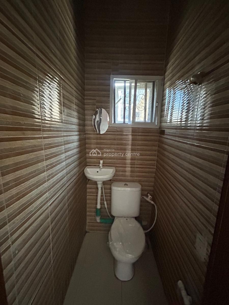 Well Maintained and Spacious 3 Bedroom Apartment, New Road, Lekki, Lagos, Flat / Apartment for Rent