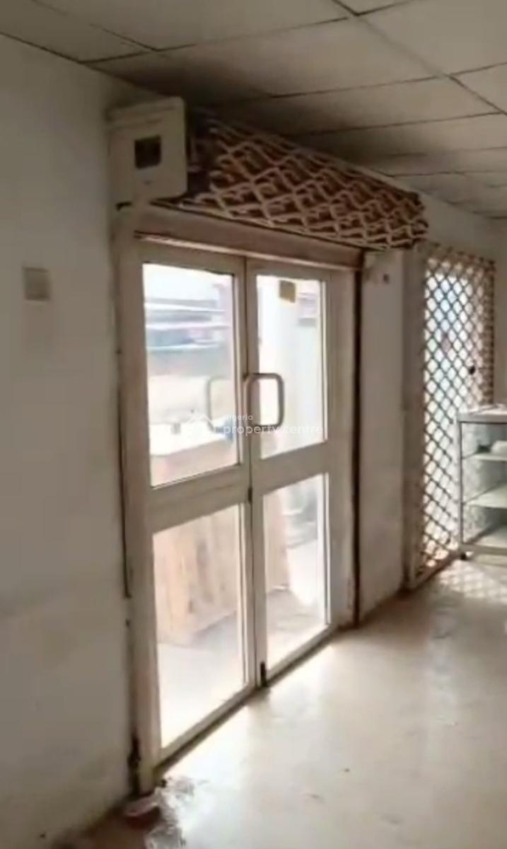 Exraordinary Massively Spacious Double Shop Space, Okeira, Ogba, Ikeja, Lagos, Shop for Rent