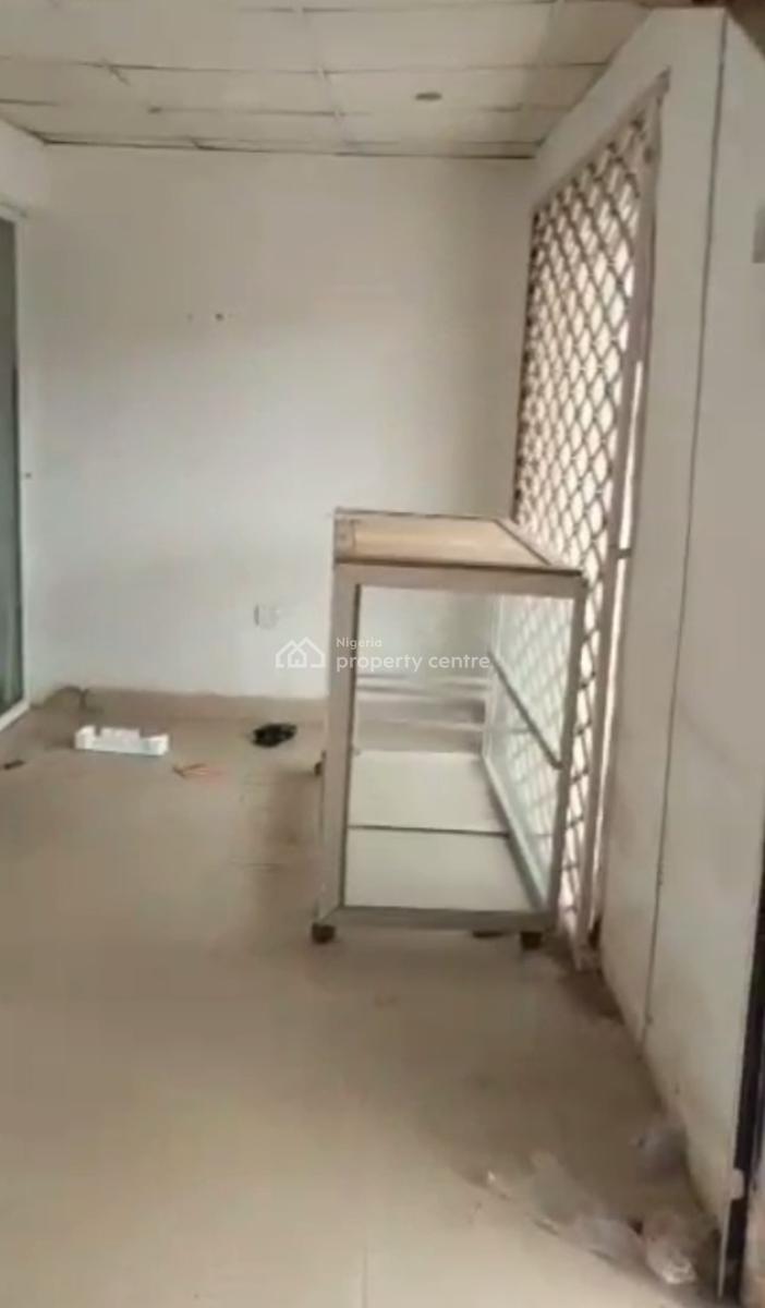 Exraordinary Massively Spacious Double Shop Space, Okeira, Ogba, Ikeja, Lagos, Shop for Rent
