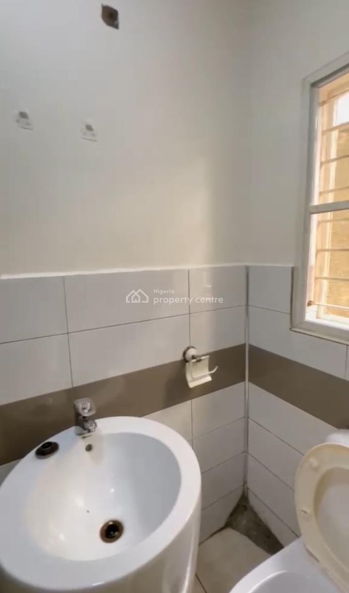 2 Units of Spacious and Clean 2 Bedroom Apartment (upstairs), Oniru, Victoria Island (vi), Lagos, Flat / Apartment for Rent