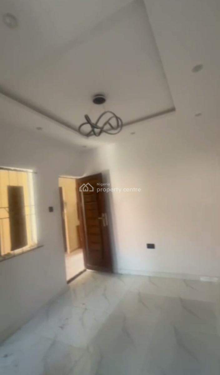 Standard, Spacious Room Self-contained, Oyadiran Estate, Sabo, Yaba, Lagos, Self Contain (single Rooms) for Rent