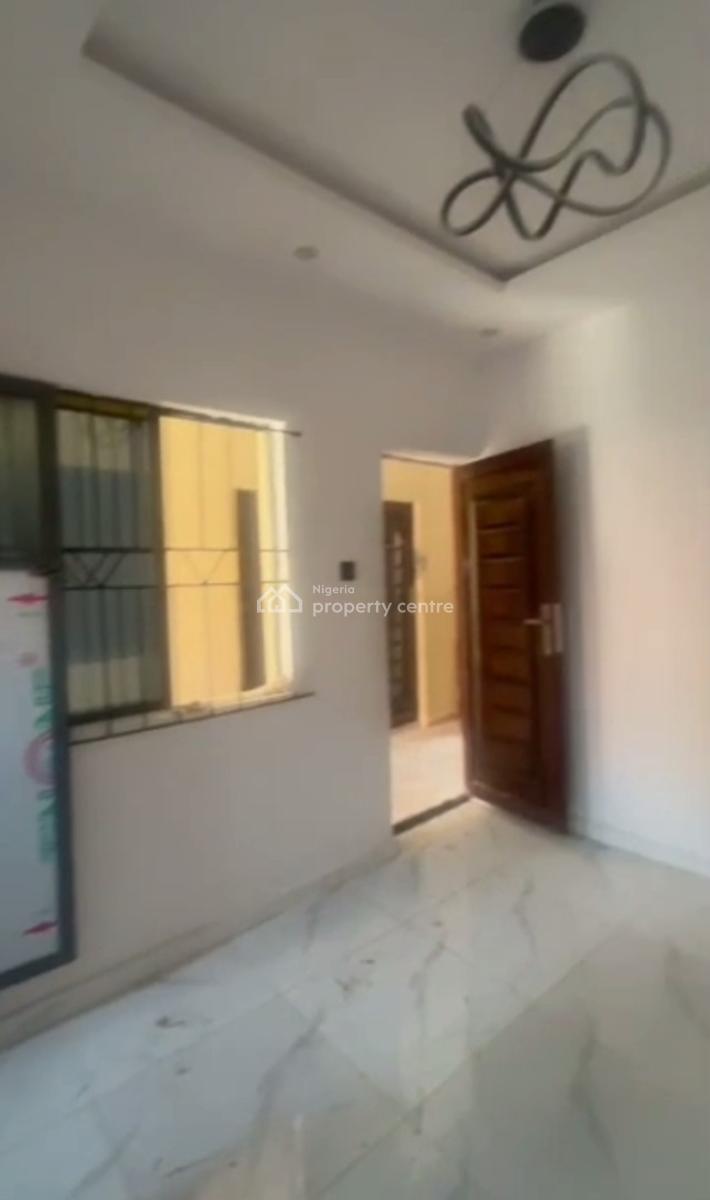 Standard, Spacious Room Self-contained, Oyadiran Estate, Sabo, Yaba, Lagos, Self Contain (single Rooms) for Rent