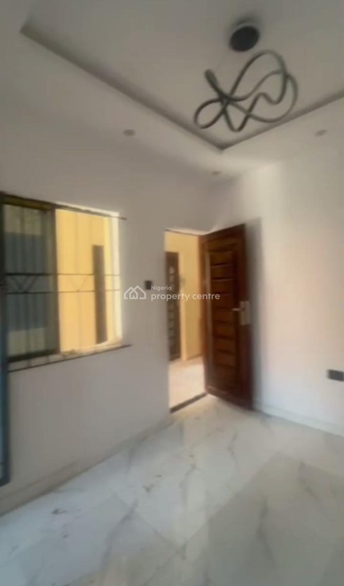 Standard, Spacious Room Self-contained, Oyadiran Estate, Sabo, Yaba, Lagos, Self Contain (single Rooms) for Rent