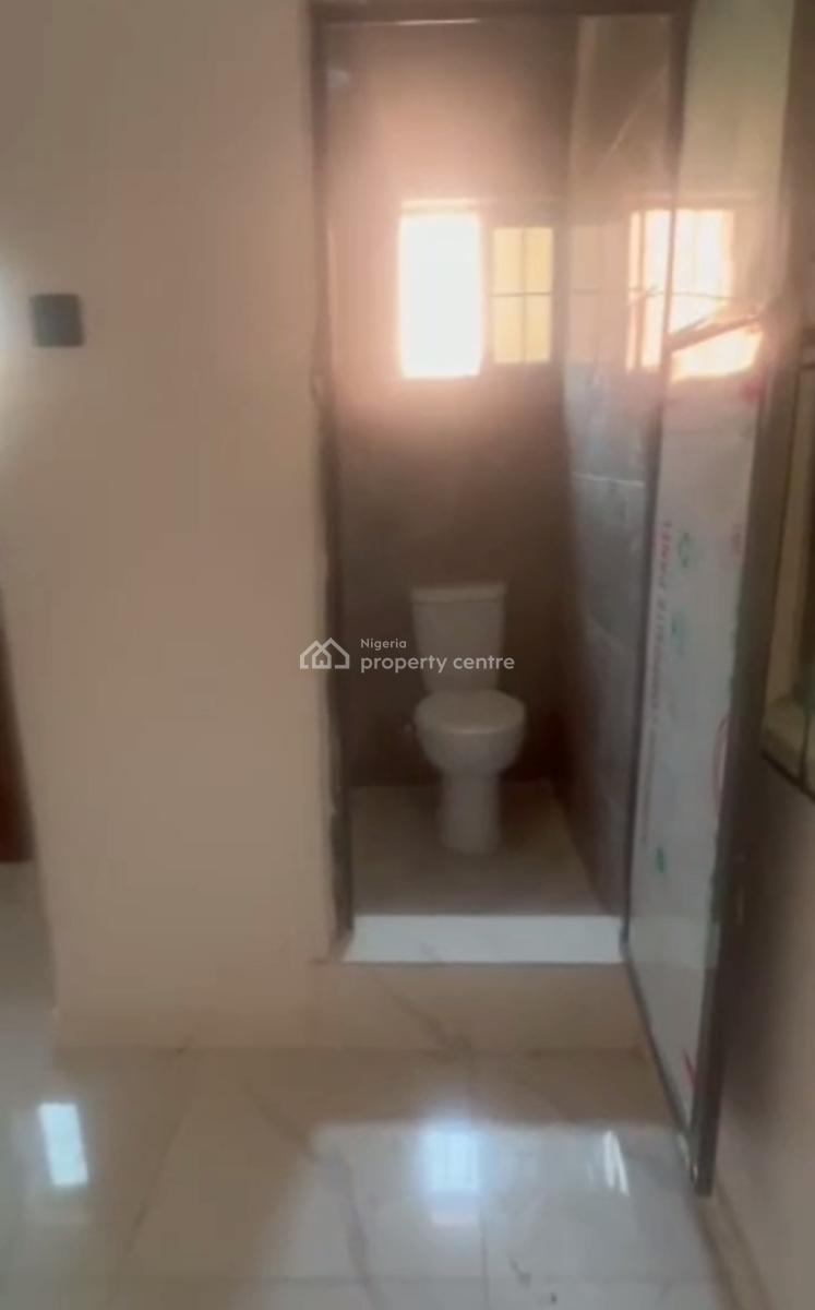 Standard, Spacious Room Self-contained, Oyadiran Estate, Sabo, Yaba, Lagos, Self Contain (single Rooms) for Rent