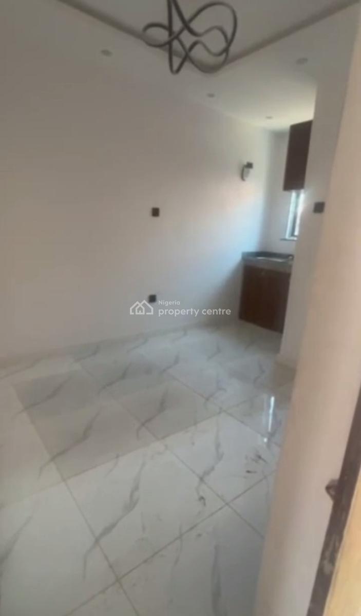 Standard, Spacious Room Self-contained, Oyadiran Estate, Sabo, Yaba, Lagos, Self Contain (single Rooms) for Rent