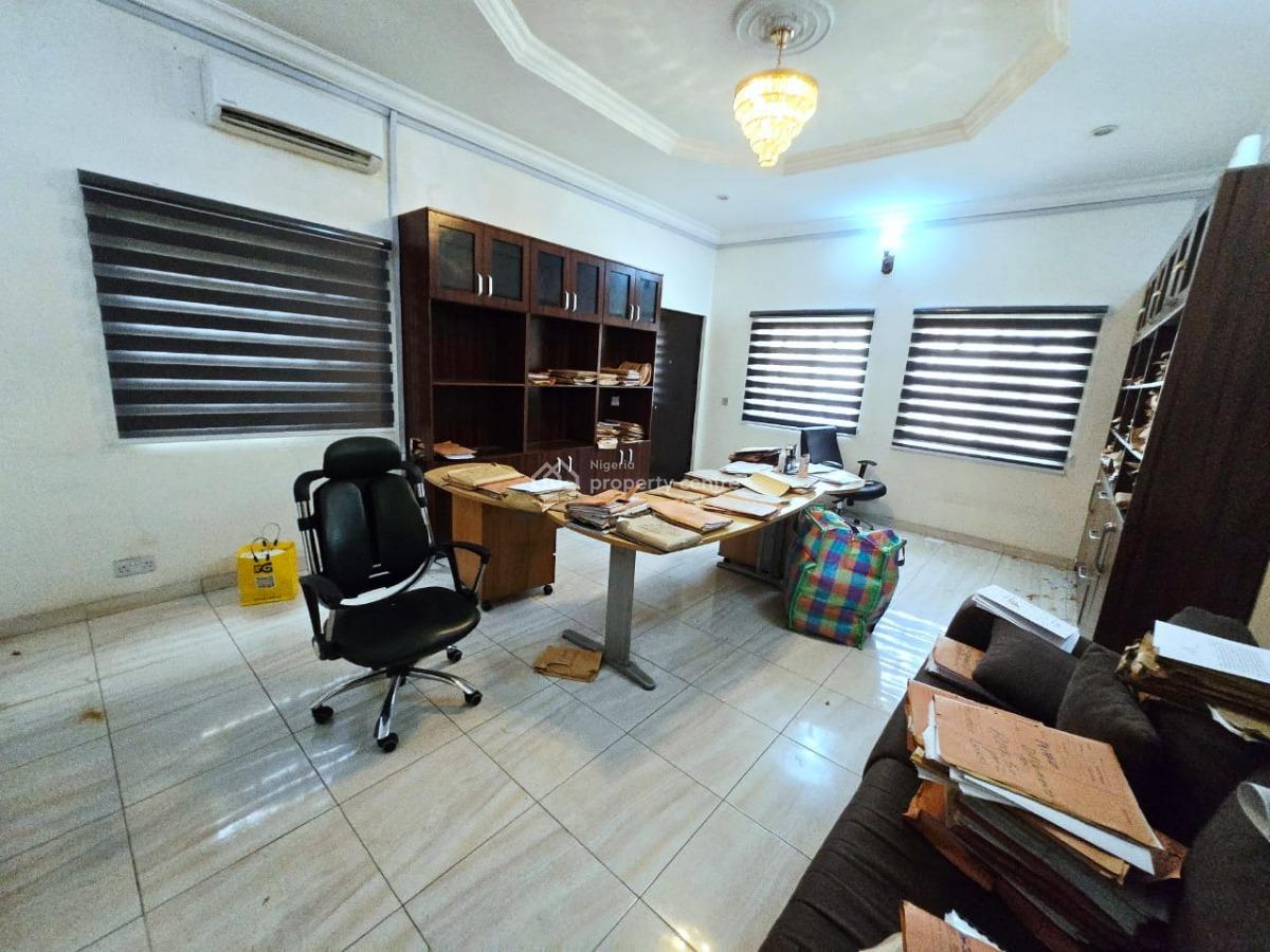 Spacious 3 Bedroom Flat (unfurnished), Lekki Phase 1, Lekki, Lagos, Office Space for Rent