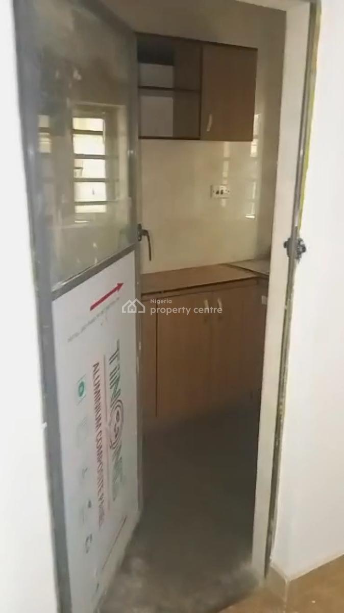 Neatly Used Mini Flat, Adekunle, Yaba, Lagos, Mini Flat (room and Parlour) for Rent