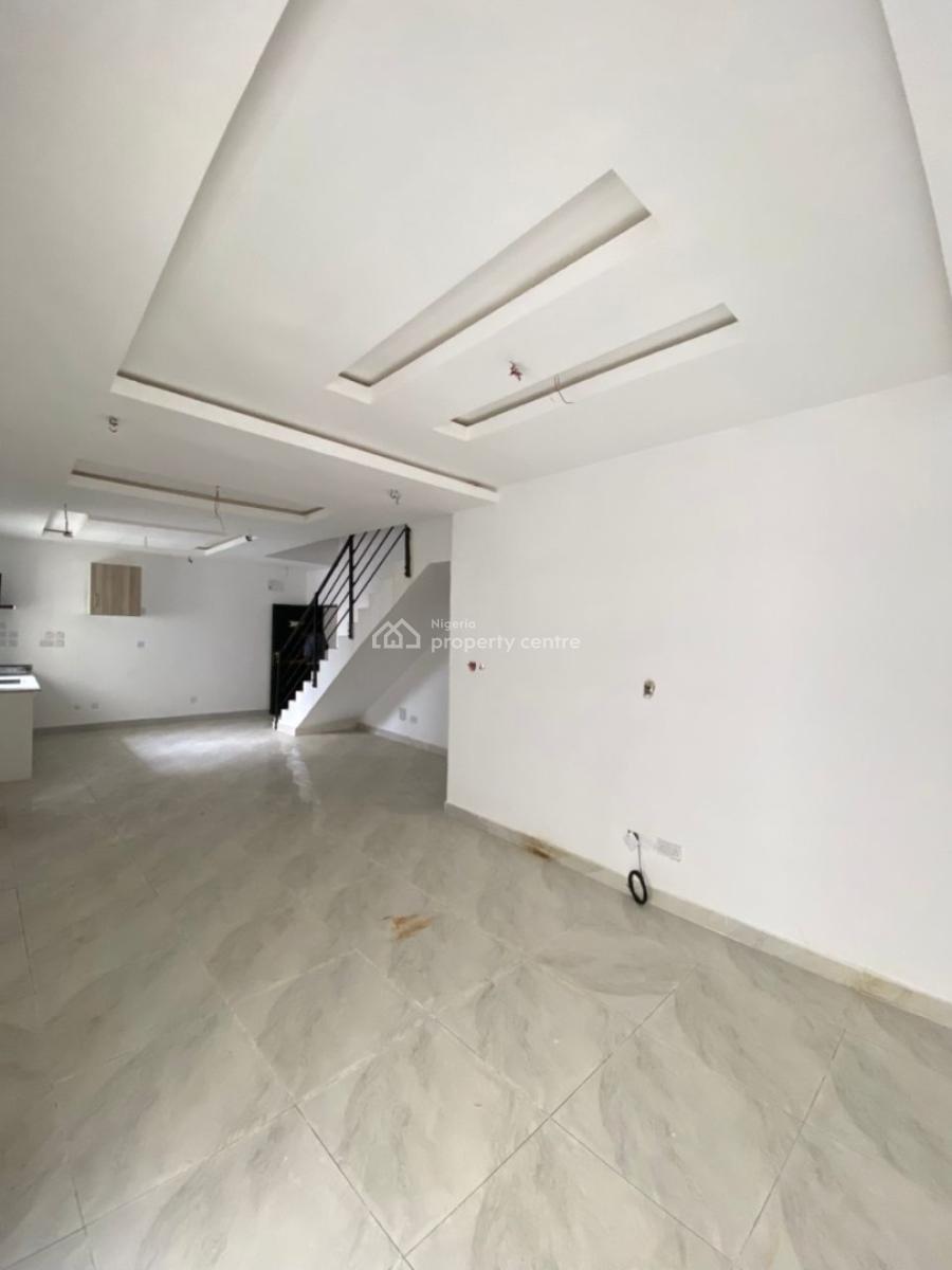 Adorable Spacious 2 Bedroom Maisonette in a Secure Estate, Lekki Phase 1, Lekki, Lagos, Flat / Apartment for Sale