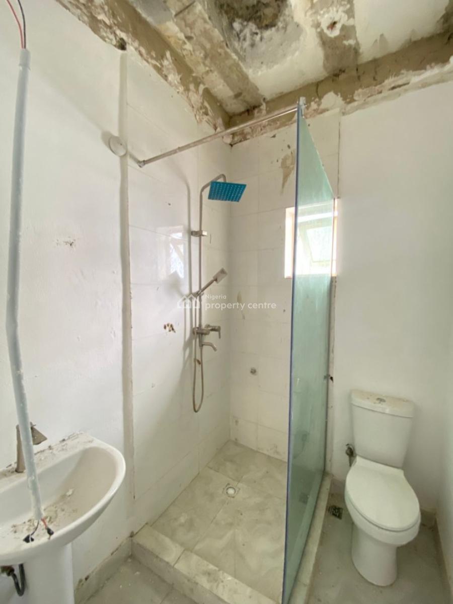 Adorable Spacious 2 Bedroom Maisonette in a Secure Estate, Lekki Phase 1, Lekki, Lagos, Flat / Apartment for Sale