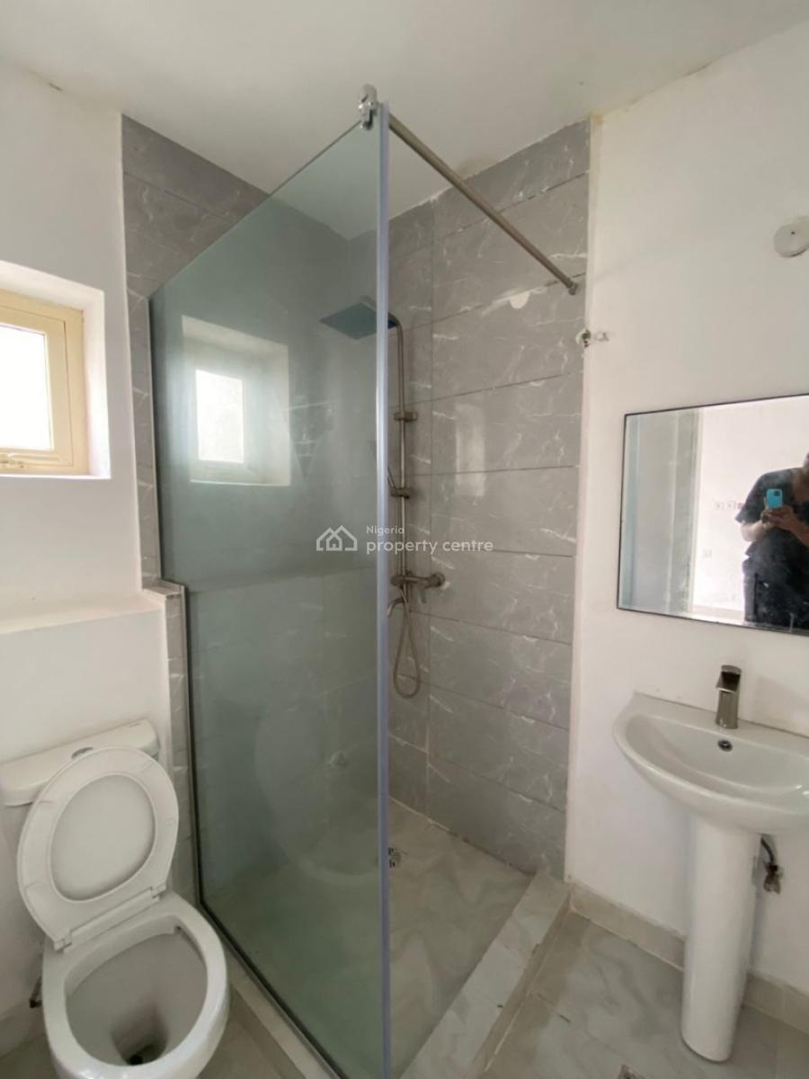 Adorable Spacious 2 Bedroom Maisonette in a Secure Estate, Lekki Phase 1, Lekki, Lagos, Flat / Apartment for Sale