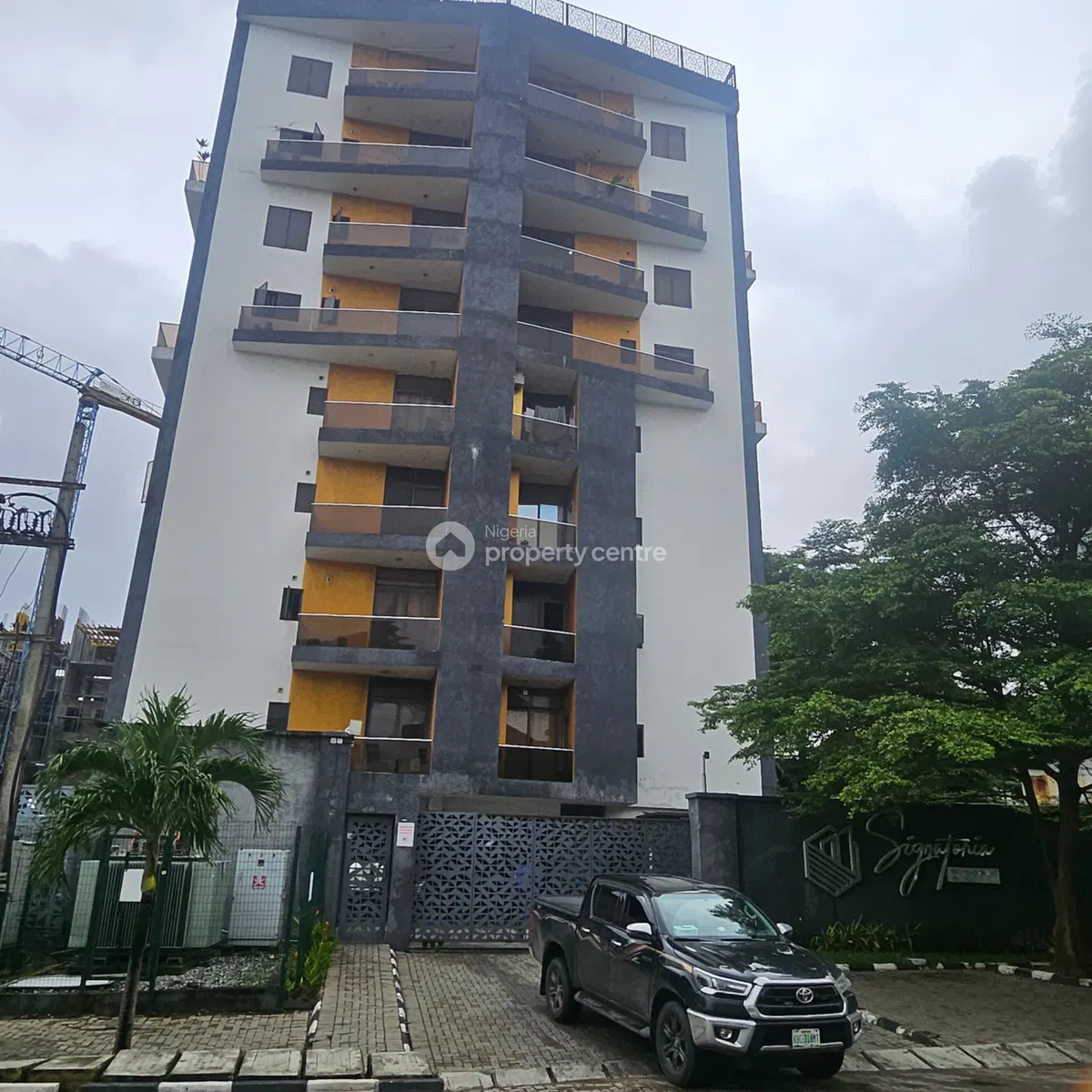 Lagoon-View 3 Bedroom Flat with BQ