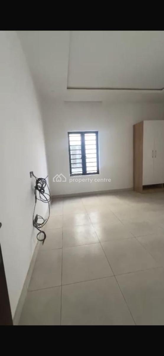 Video Available for a Spacious Room Upstairs with 24 Hours Power Suppl, Orchid Road, Lekki, Lagos, Flat / Apartment for Rent