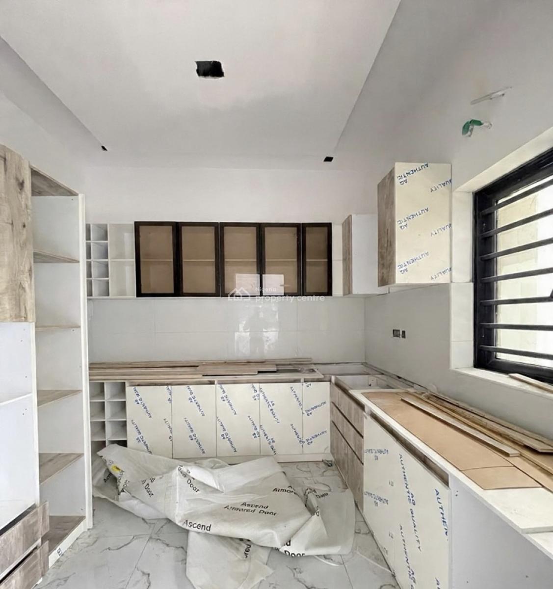 Lovely 2 Bedroom Apartment with Bq, Lekki Phase 1, Lekki Phase 1, Lekki, Lagos, Block of Flats for Sale