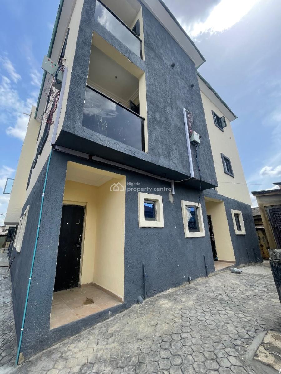 Modern Mini Flat with Balcony, Off Akilo Ikeja Lagos, Ikeja, Lagos, Mini Flat (room and Parlour) for Rent