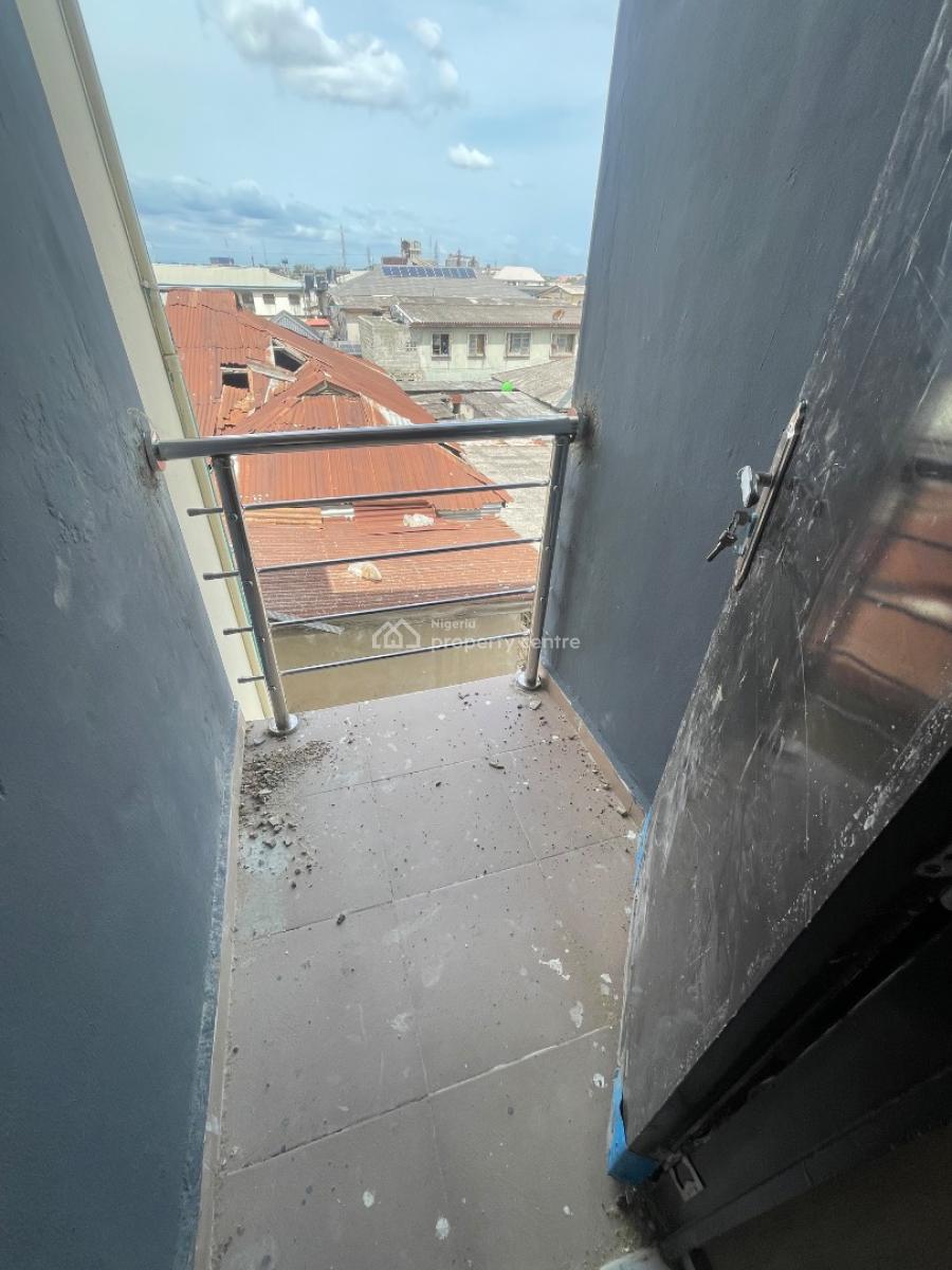 Modern Mini Flat with Balcony, Off Akilo Ikeja Lagos, Ikeja, Lagos, Mini Flat (room and Parlour) for Rent