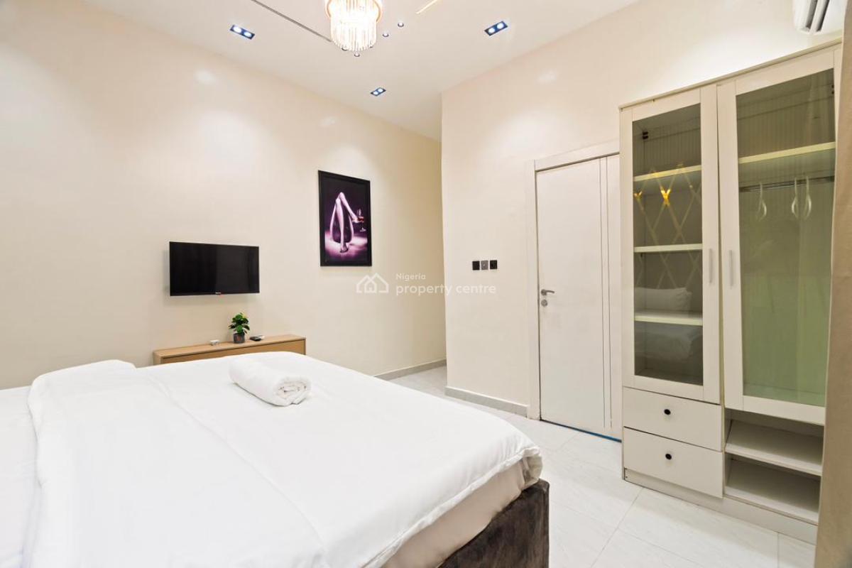 Luxury 1 Bedroom Apartment with Pool, Gym & Ps5, En-suite Rooms, Housekeeping, Parking Space, Comfortable Stay, Ikate, Lekki, Lagos, Flat / Apartment Short Let