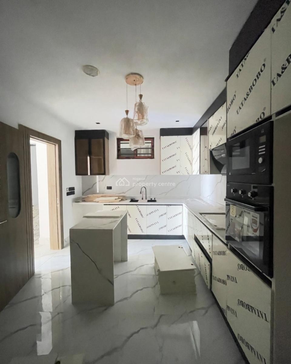 Lovely 2 Bedroom Apartment with Gym, Lekki Phase 1, Lekki Phase 1, Lekki, Lagos, Block of Flats for Sale