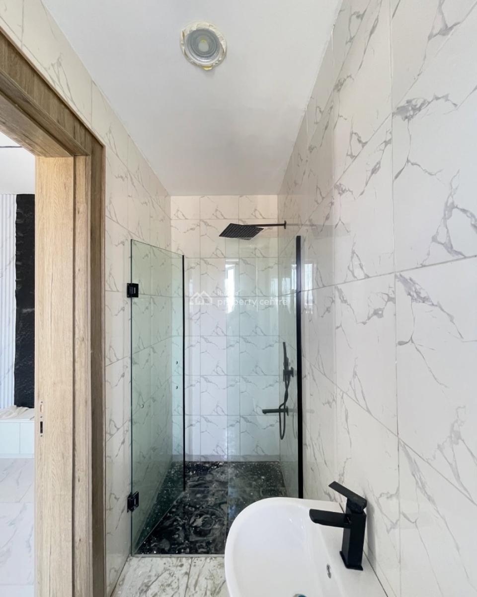 Lovely 2 Bedroom Apartment with Gym, Lekki Phase 1, Lekki Phase 1, Lekki, Lagos, Block of Flats for Sale