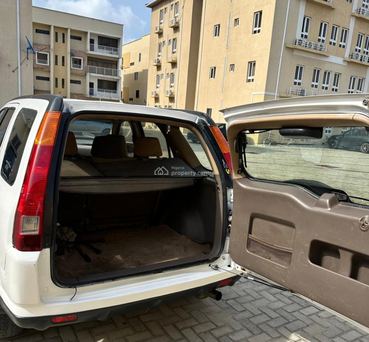Super Clean Honda C..r.v. 2004 Model, Chevron.., Lekki, Lagos, Commercial Property for Sale