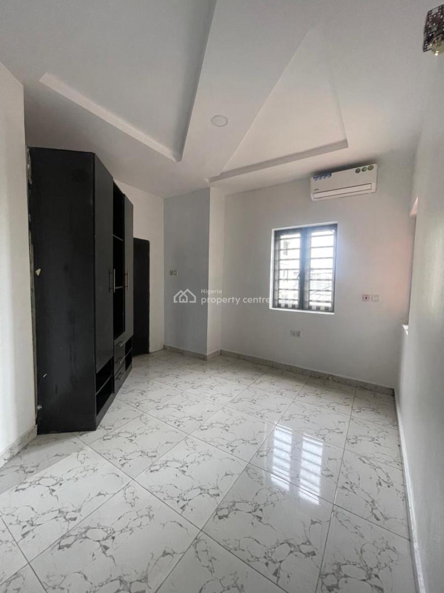 Distressed 2 Bedroom Apartment Upstairs, Ikate, Lekki, Lagos, Block of Flats for Sale