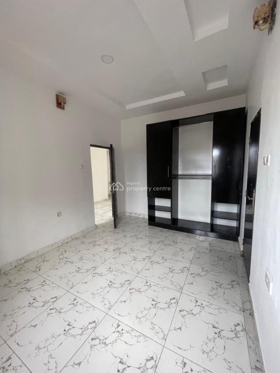 Distressed 2 Bedroom Apartment Upstairs, Ikate, Lekki, Lagos, Block of Flats for Sale