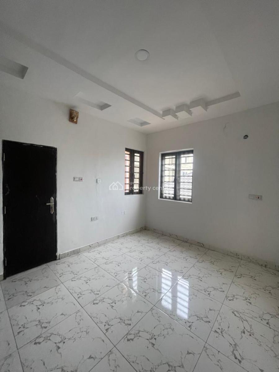 Distressed 2 Bedroom Apartment Upstairs, Ikate, Lekki, Lagos, Block of Flats for Sale