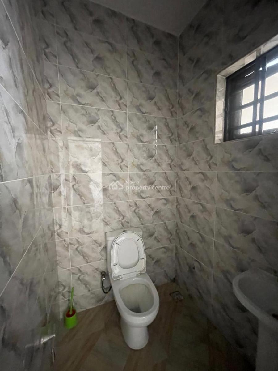 Distressed 2 Bedroom Apartment Upstairs, Ikate, Lekki, Lagos, Block of Flats for Sale