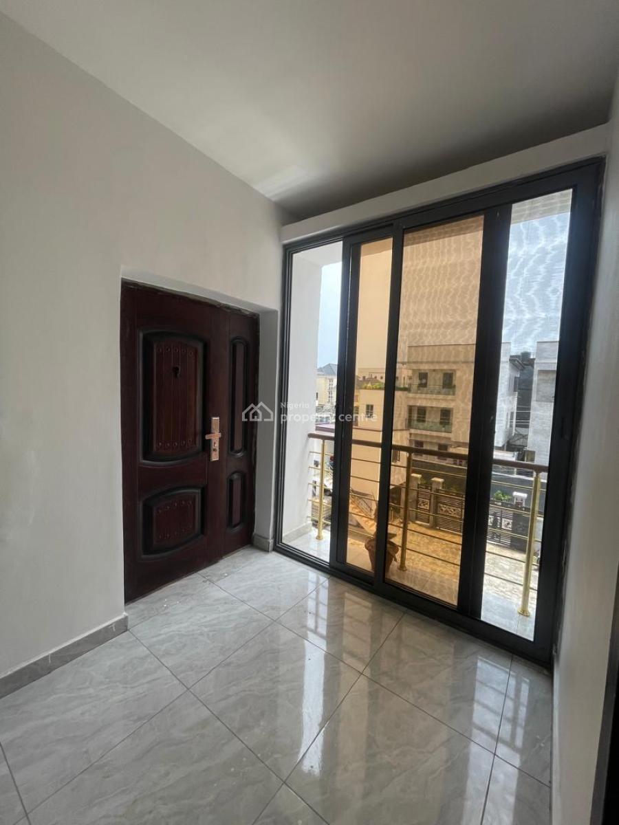 Distressed 2 Bedroom Apartment Upstairs, Ikate, Lekki, Lagos, Block of Flats for Sale