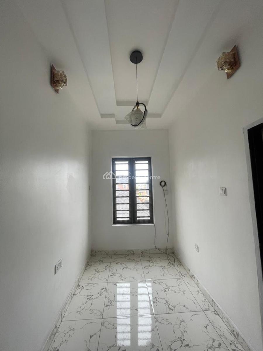 Distressed 2 Bedroom Apartment Upstairs, Ikate, Lekki, Lagos, Block of Flats for Sale