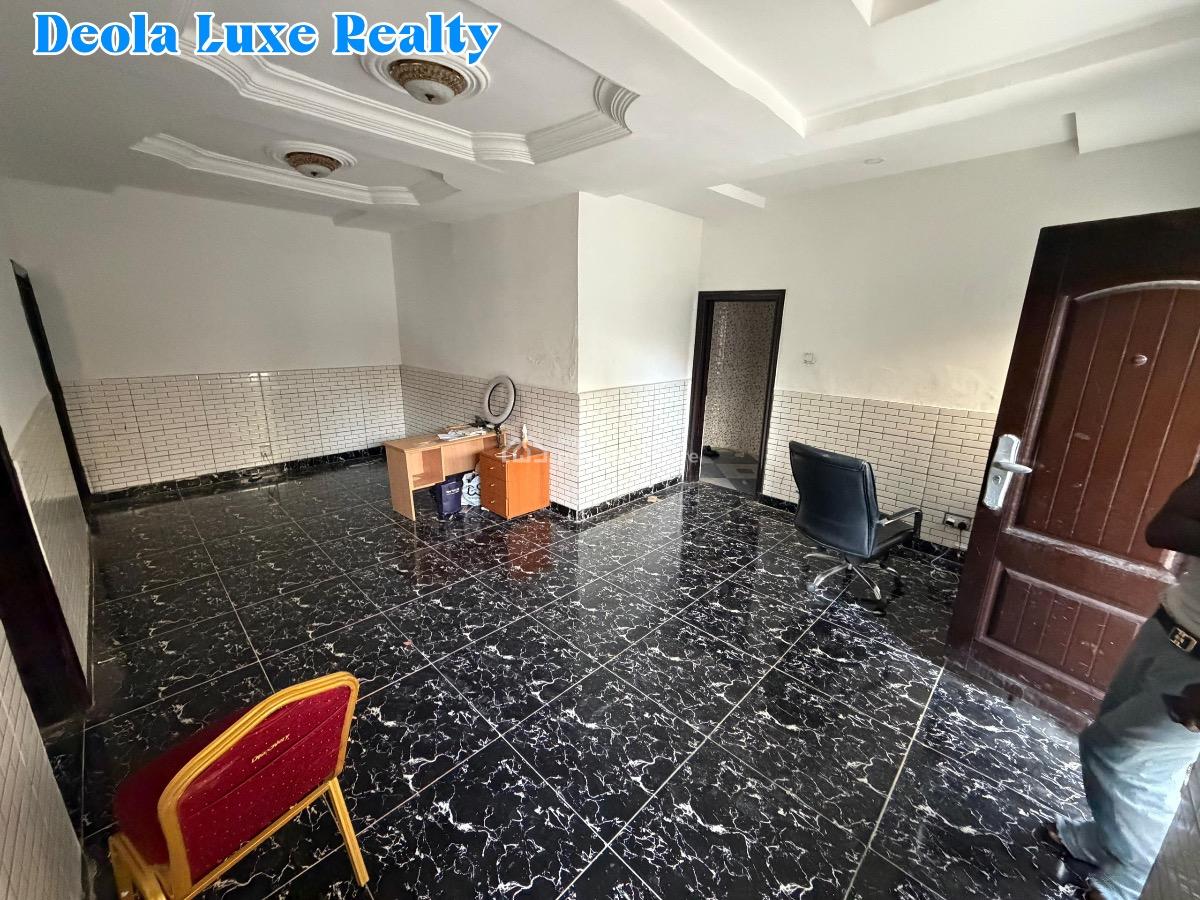 a Well Maintained 3 Bedrooms Serviced Apartment, Off Admiralty Way, Lekki Phase 1, Lekki, Lagos, Flat / Apartment for Rent