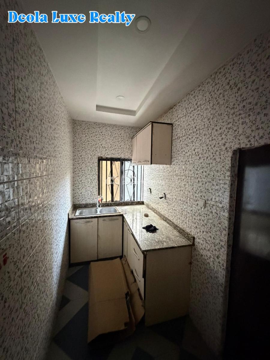 a Well Maintained 3 Bedrooms Serviced Apartment, Off Admiralty Way, Lekki Phase 1, Lekki, Lagos, Flat / Apartment for Rent