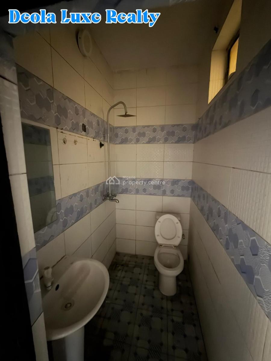a Well Maintained 3 Bedrooms Serviced Apartment, Off Admiralty Way, Lekki Phase 1, Lekki, Lagos, Flat / Apartment for Rent