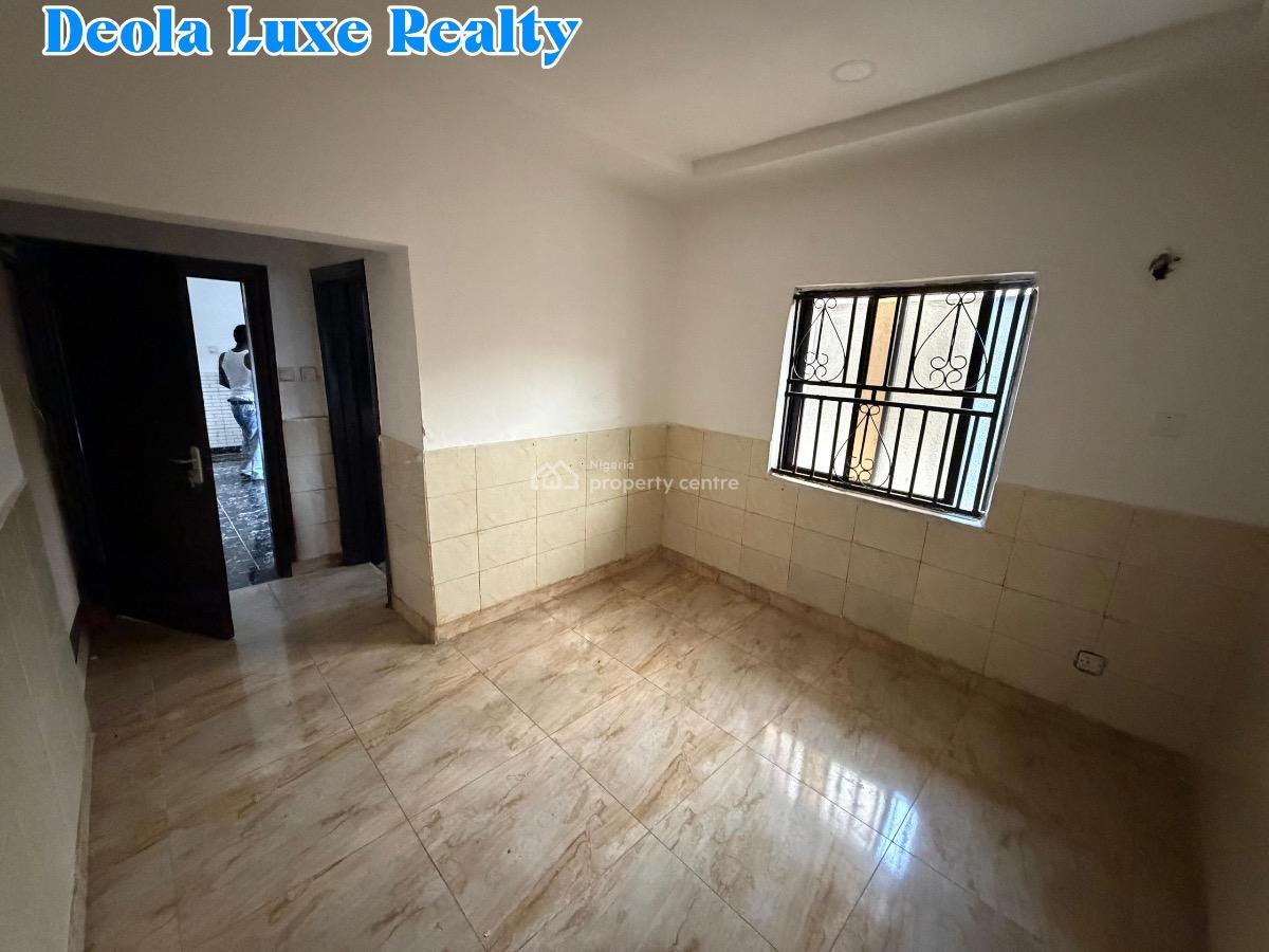a Well Maintained 3 Bedrooms Serviced Apartment, Off Admiralty Way, Lekki Phase 1, Lekki, Lagos, Flat / Apartment for Rent