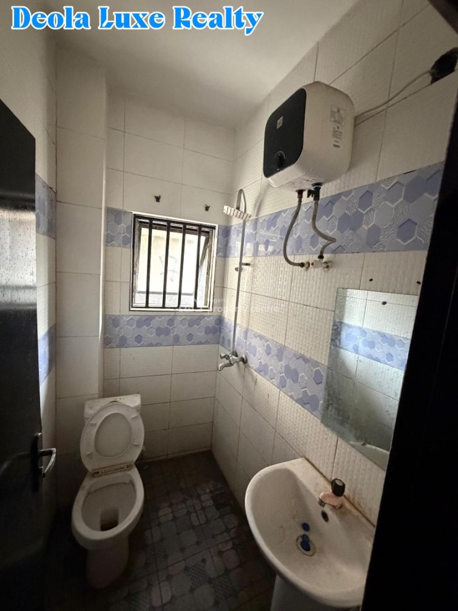 a Well Maintained 3 Bedrooms Serviced Apartment, Off Admiralty Way, Lekki Phase 1, Lekki, Lagos, Flat / Apartment for Rent