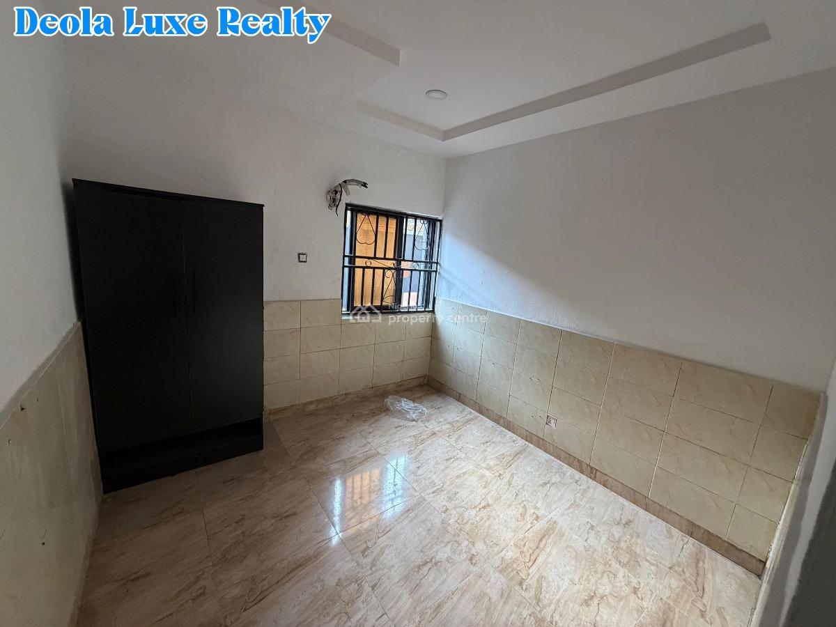 a Well Maintained 3 Bedrooms Serviced Apartment, Off Admiralty Way, Lekki Phase 1, Lekki, Lagos, Flat / Apartment for Rent