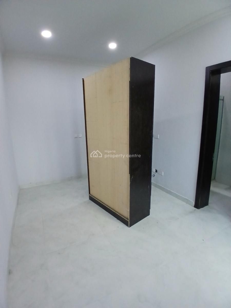 Serviced with 24/7 Power Supply 2 Bedroom En-suite Flat with an Open F, Ikate, Lekki, Lagos, Flat / Apartment for Rent
